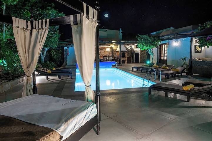 Villa pour 14 personnes, avec terrasse ainsi que jacuzzi et jardin - 1