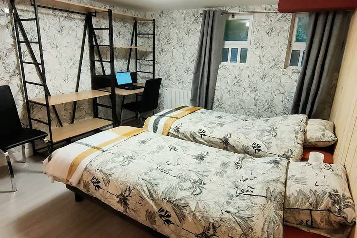 Maison avec sous sol indépendant et parking à 2km de Versailles in Buc, Yvelines