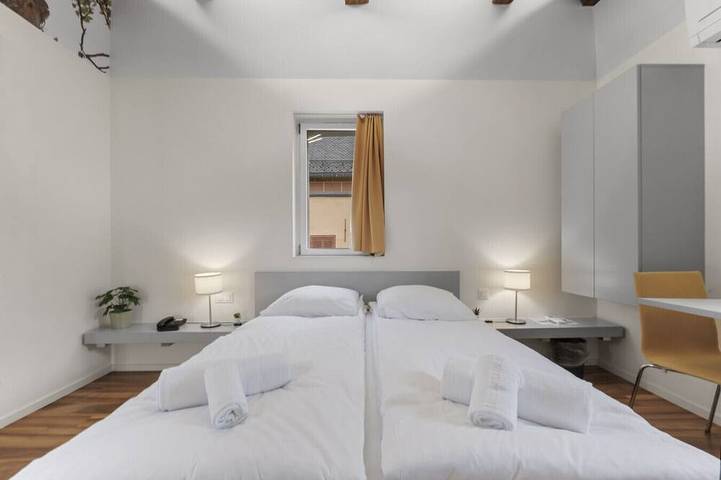 Chambre romantique au coeur de Sierre in Sierre, Région de Sion-Sierre