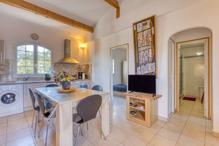 Apartamento entero, Apartamento 'Madrague St Vincent Apt B' con piscina compartida, Wi-Fi y aire acondicionado in Agde, Costa mediterránea (Francia)