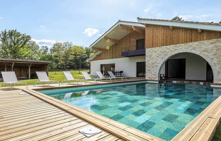 Gîte pour 12 personnes, avec piscine, animaux acceptés