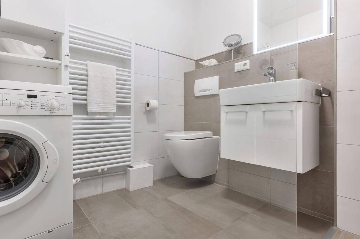 Ganze Ferienwohnung, Inselblume 18 - Ferienwohnung mit Meerblick & Galerie in der Strandburg in Ostfehmarn, Fehmarn