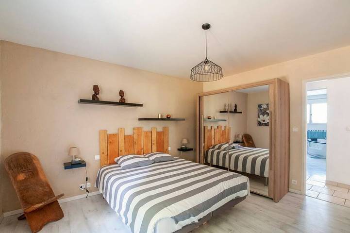 Location de vacances pour 8 personnes, avec Balcon ainsi que Jacuzzi et Terrasse à Maurens - 2
