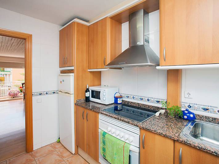 Ferienwohnung für 4 Personen, mit Ausblick und Kinderpool sowie Garten und Balkon in Costa Barcelona - 3