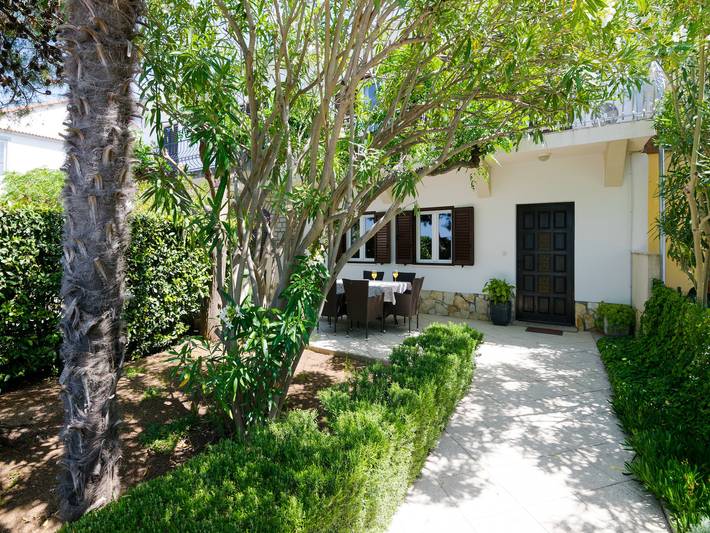 Ferienhaus für 5 Personen, mit Terrasse und Garten in Sukosan
