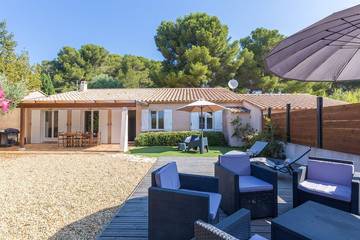 Location de vacances pour 8 personnes, avec terrasse et jardin dans Plage Du Pradeau