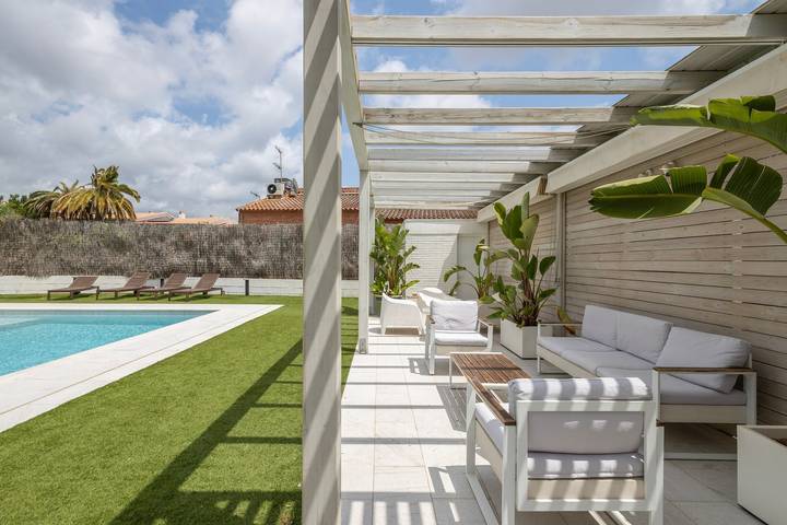 Luxuriöse Villa nahe Sitges – Historische Masía mit Meerblick und Garten in Sant Pere de Ribes, Garraf
