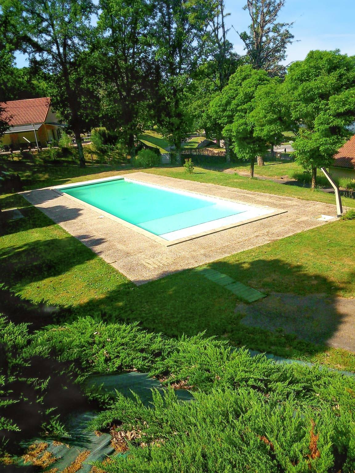 Bungalow charmant à Rochechouart avec vue sur lac in Rochechouart, Parc naturel régional Périgord-Limousin