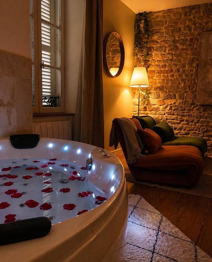 Gîte pour 2 personnes, avec Jacuzzi et Vue à Mâcon - 3