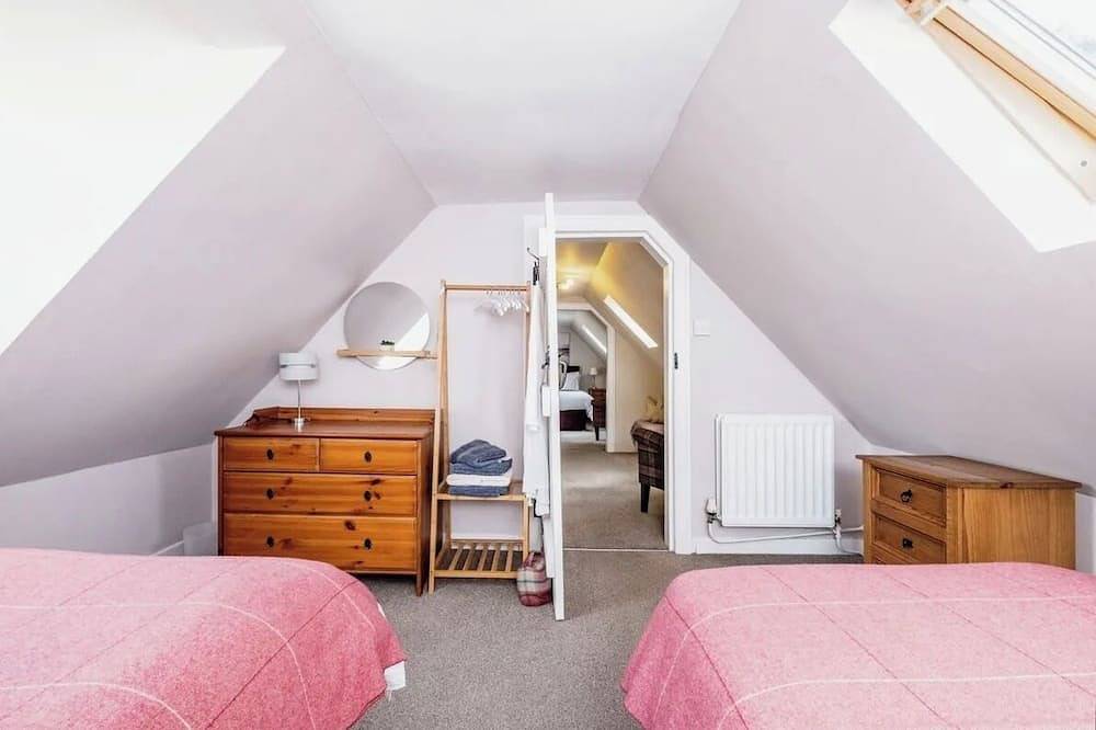 Cosy Highland Cottage Stay in Drumnadrochit, Highlands