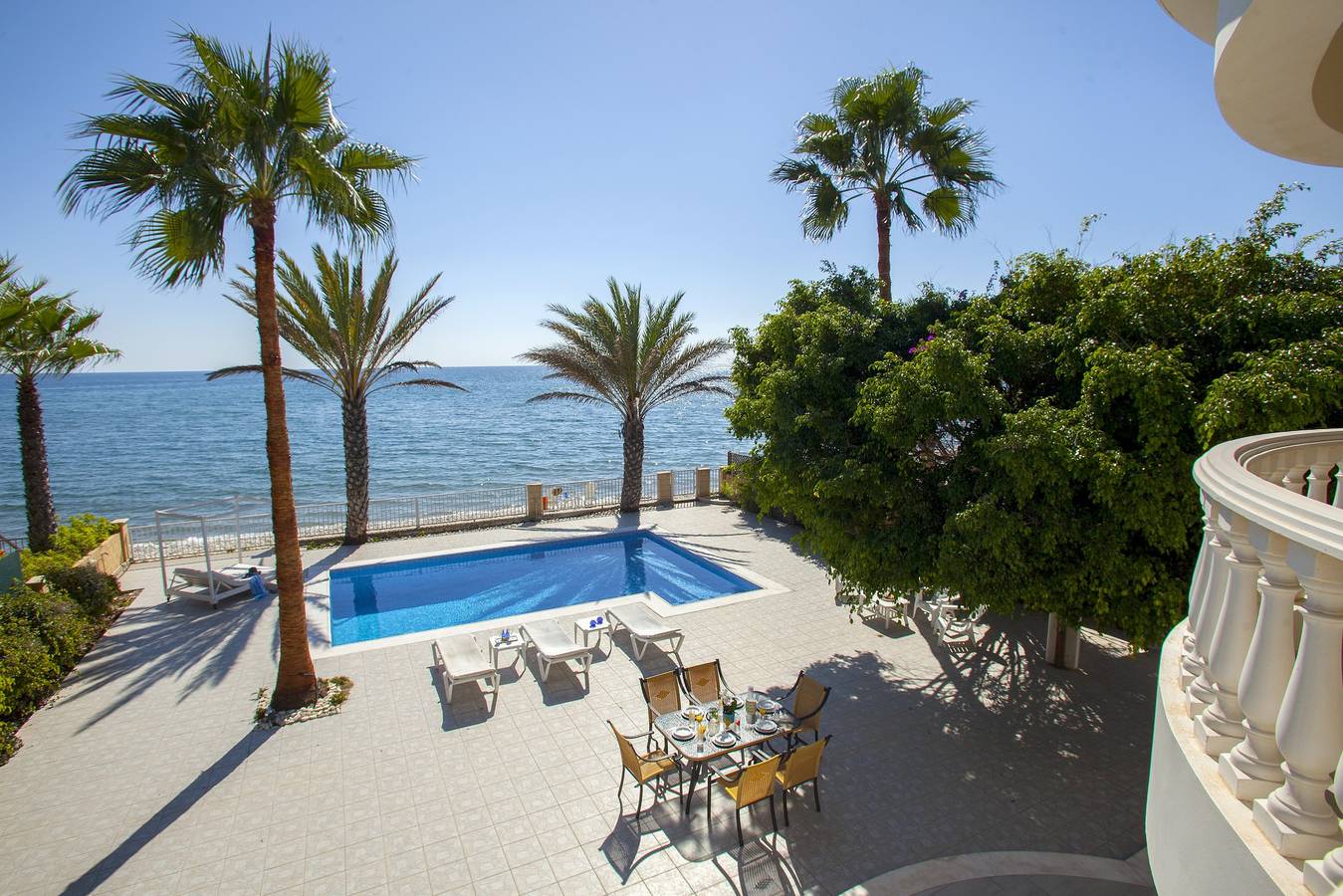 Meneou Sunset Beachfront Villa in Μενεού, Larnaca Bezirk
