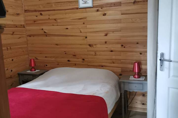 Gîte pour 4 personnes, avec terrasse et jardin à Saint-Chamassy - 2