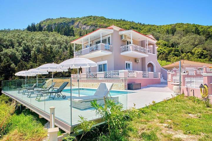 Ferienwohnung für 5 Personen, mit Pool und Balkon