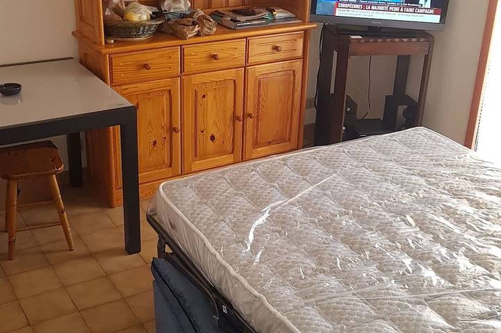Entire apartment, Comfortable and air conditioned T2 apartment in Golfe-Juan on the Côte D'Azur in Vallauris, Mediterranean Coast (France)