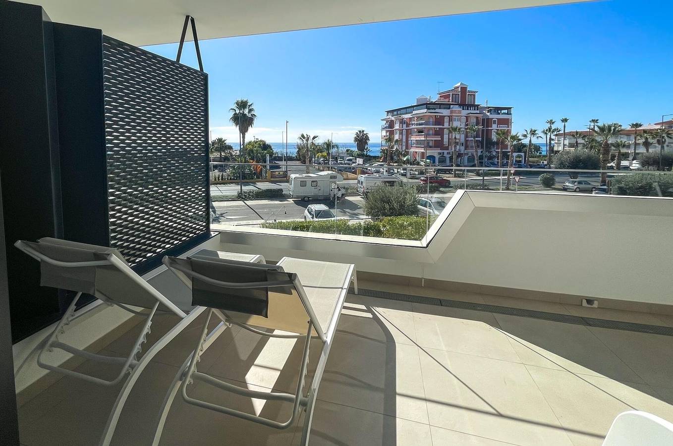 Hel leilighet, Apartment 'Vidorra Sealine' with Sea View, Wi-Fi & A/C in Torrox Costa, Torrox
