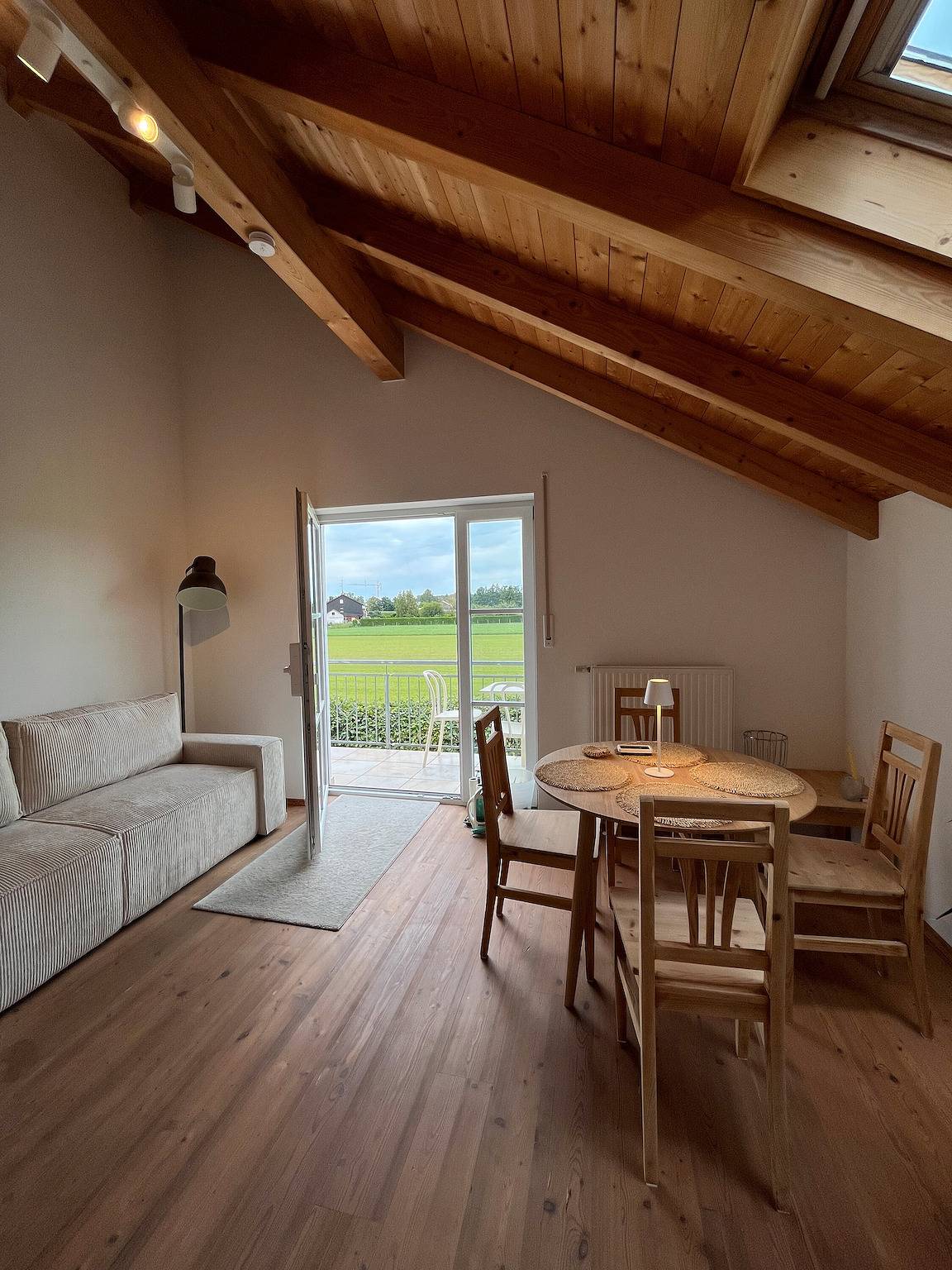 Ganze Wohnung, Apartment 'Monte Fiori' mit Balkon und Wlan in Anzing, Oberbayern