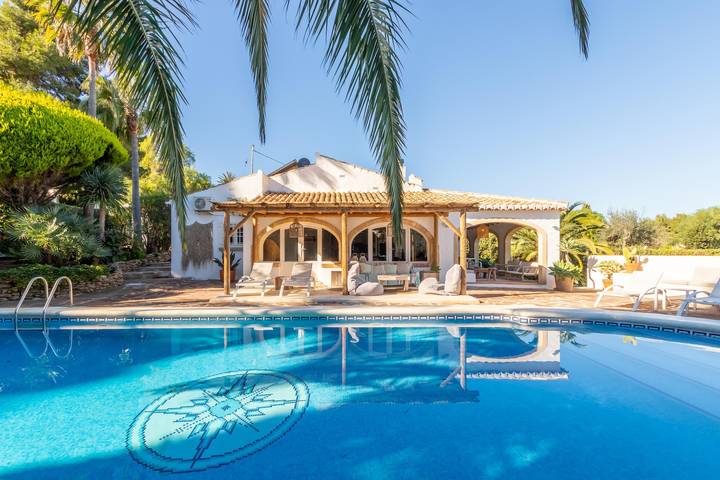 Villa 'Calle Pino Javea' with Sea View, Private Pool and Wi-Fi in Jávea, Costa Blanca