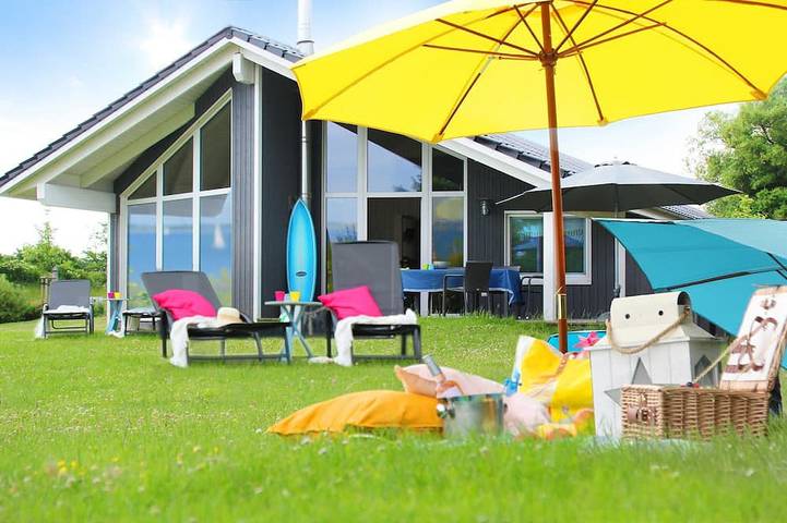 Ferienhaus für 10 Personen, mit Whirlpool und Terrasse sowie Garten und Sauna