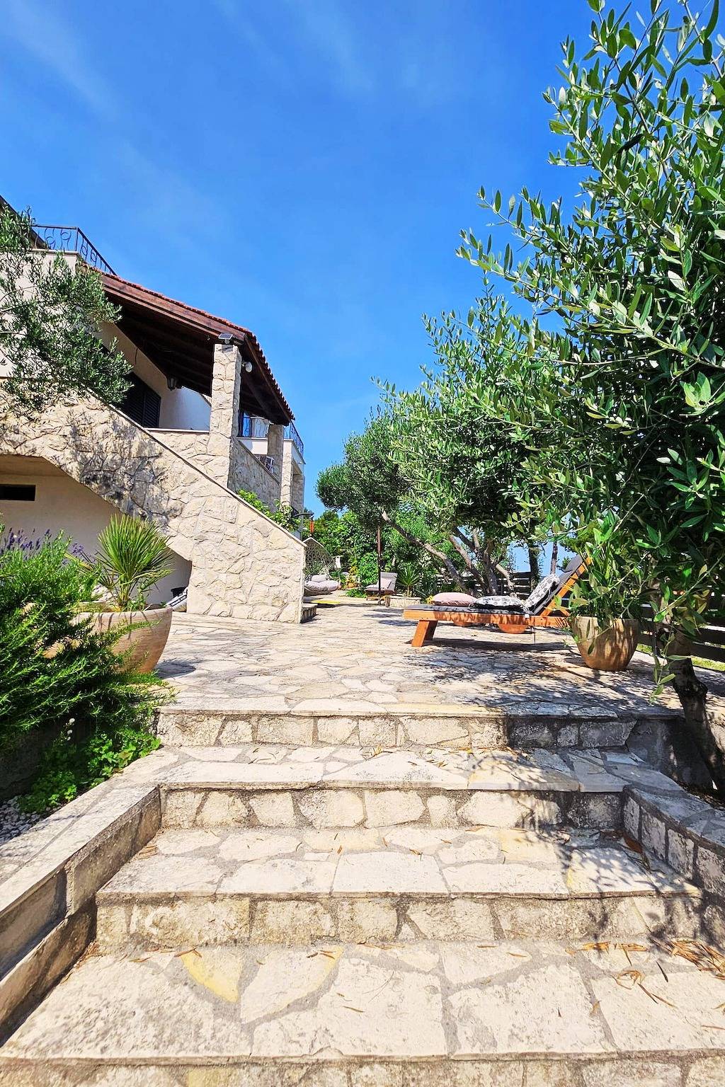Ganze Wohnung, 1-Zimmer-Ferienwohnung am Strand Sparadici, Sibenik A-24420-b in Grebastica, Šibenik-Knin