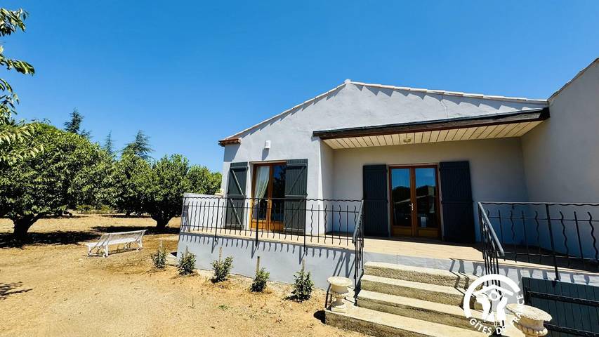 Gîte pour 4 personnes, avec terrasse et jardin à Trausse