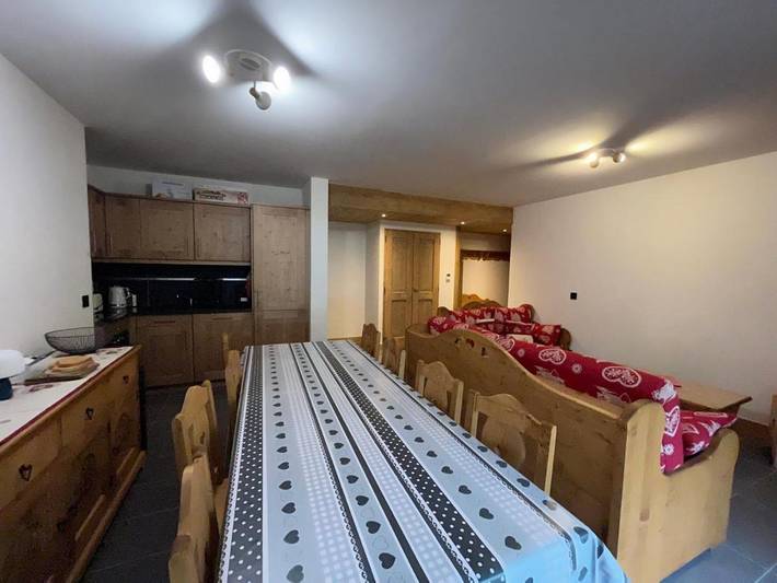 Gîte pour 8 personnes, avec terrasse, animaux acceptés dans Office De Tourisme De Val Cenis Lanslebourg - 2