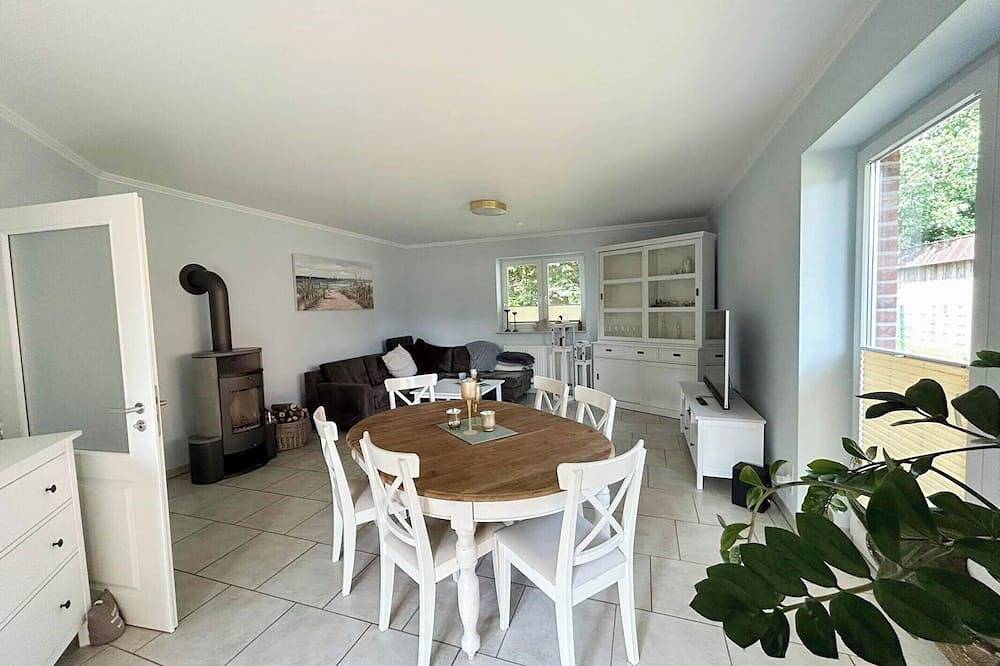 Ganze Wohnung, Ferienwohnung mit Garten für Sie und Ihren Vierbeiner in Büsum, Dithmarschen