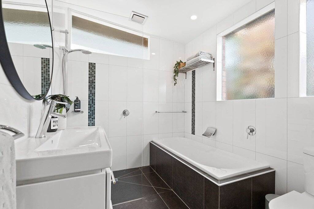 Coastal Hideaway Mccrae - relax amongst the gum trees in McCrae, Mornington Peninsula