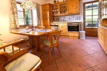 Ferienwohnung für 4 Personen, mit Balkon und Garten sowie Ausblick, kinderfreundlich im Mittenwald