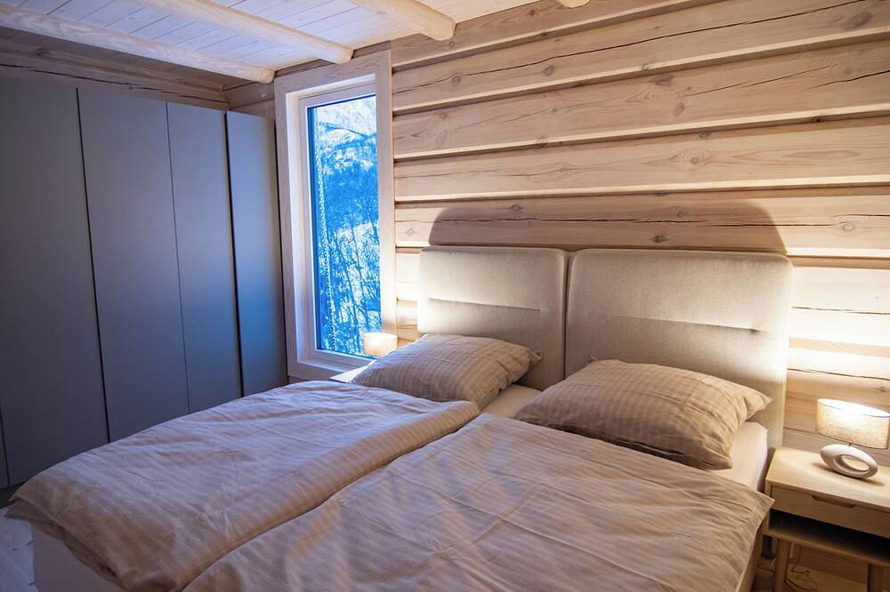 Sommarbukt - \"Tind\" Aurora Hideaway | Premium Fjord Lodge in Tromsø