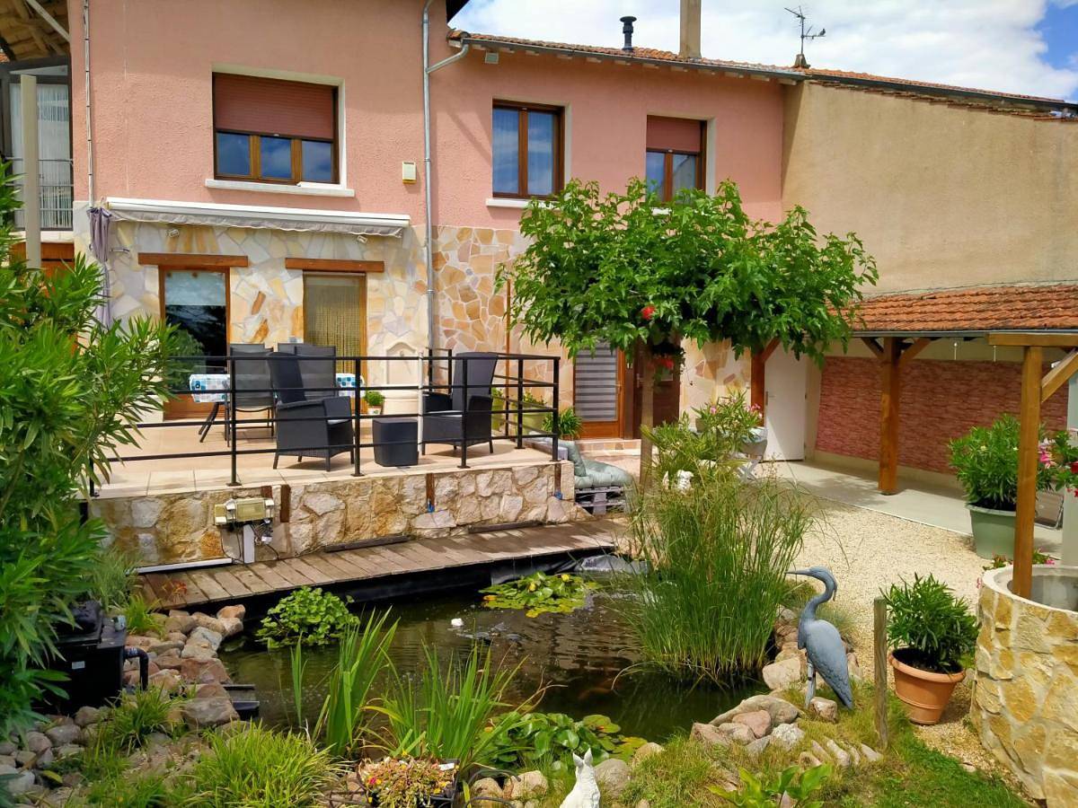 Appartement de vacances entier, Chambre d'hôtes Juline in Pouilly-les-Nonains, Région de Roanne