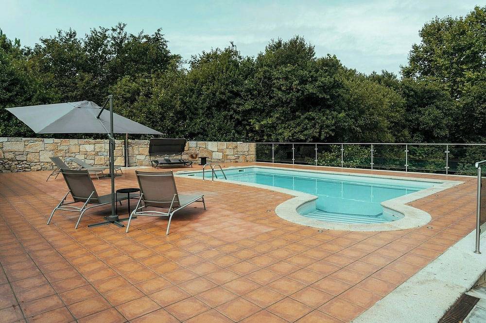 Villa with private river in Vilagarcía, Galicia in Vilagarcía de Arousa, Rías Baixas