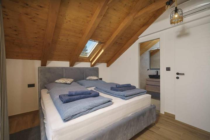 Villa pour 7 personnes, avec piscine ainsi que vue et jardin à Tribunj - 2