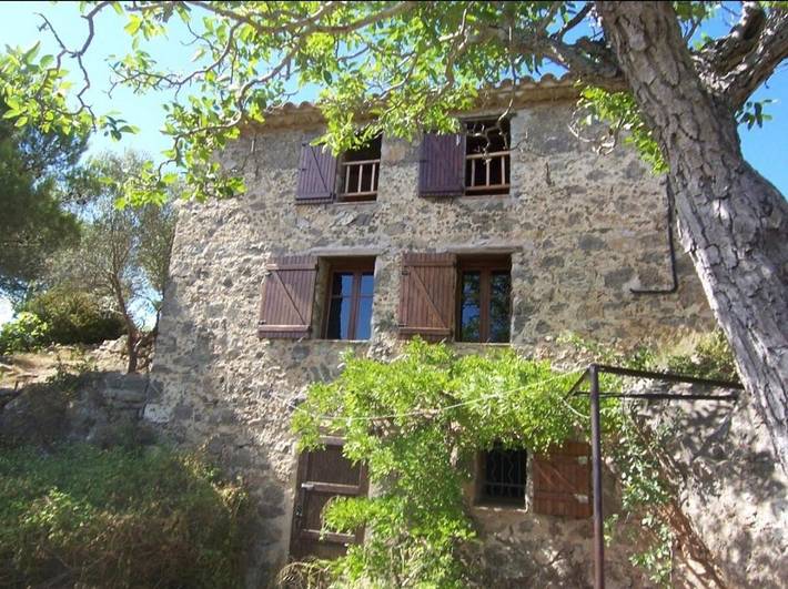 Location de vacances pour 5 personnes, avec vue et jardin, animaux acceptés à Fraissé-des-Corbières