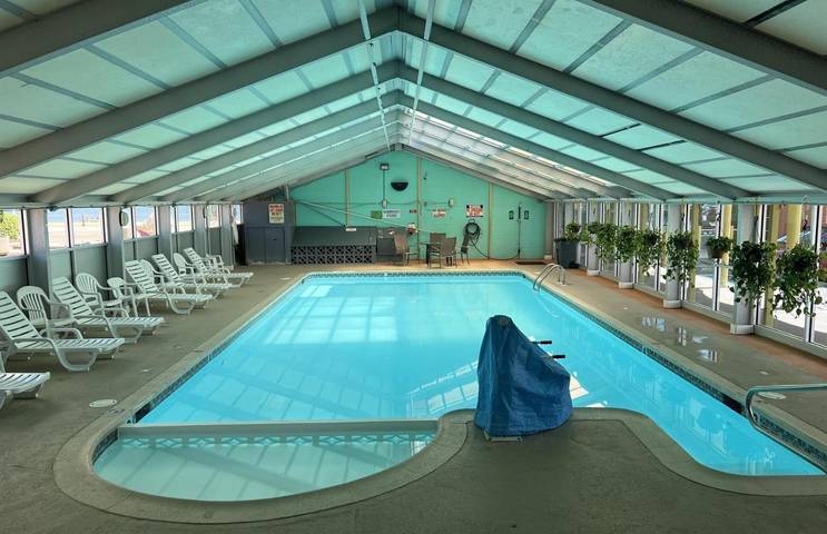 Hotel für 4 Personen, mit Pool und Whirlpool sowie Balkon - 1