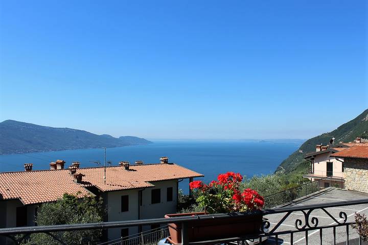 Ferienwohnung für 4 Personen, mit Seeblick und Garten sowie Terrasse, mit Haustier in Tignale - 2
