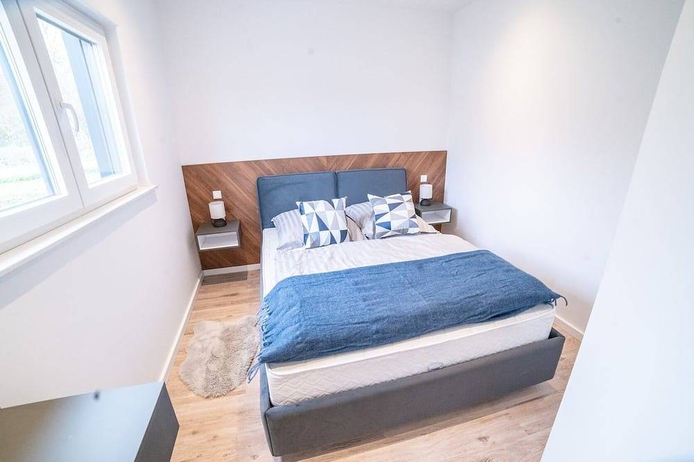 Haus 1: 8 hochwertige Ferienhäuser mit privater Sauna & Jacuzzi am Süßen See in Seegebiet Mansfelder Land, Saale-Unstrut