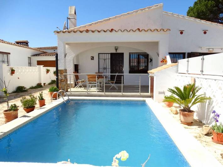 Holiday rental for 4 people, with garden and pool as well as terrace, with pets in Costa Brava