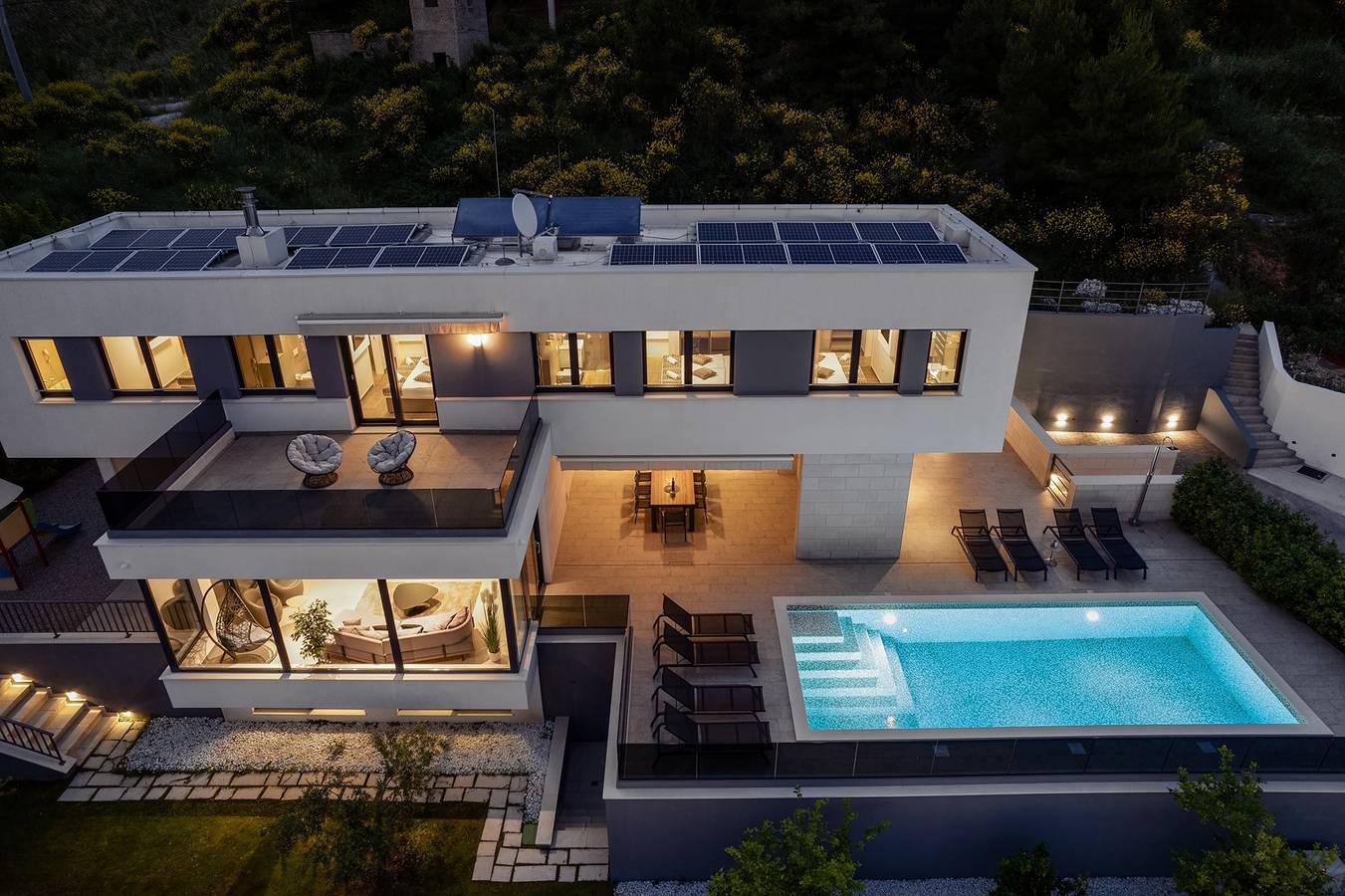 Neu! Luxus, direkt am Meer Villa Ivan mit beheiztem Pool nur 100 m vom Strand in Omiš (Kroatische Adria), Omis