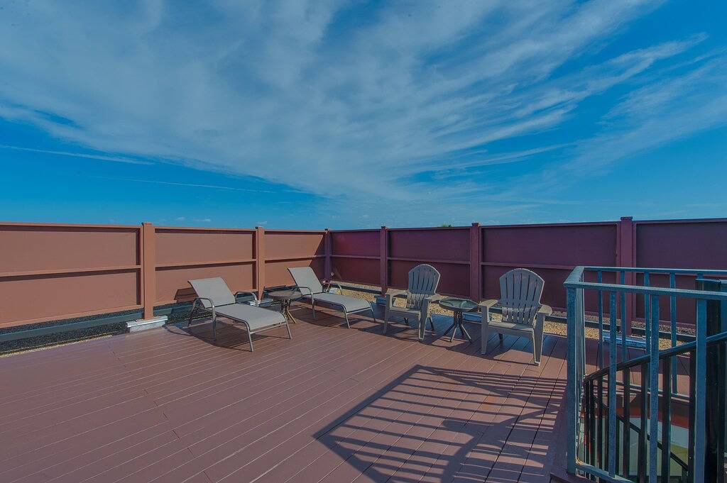 Ganze Wohnung, Strand Penthouse, Dachterrasse für tolle Sonnenuntergänge und 360 Ansichten, 2 Minuten zum Strand in Sanibel, Sanibel Island