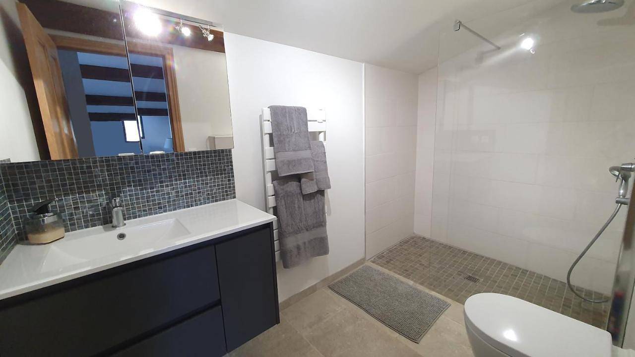 Appartement entier, One-Bedroom Apartment in Magalas, Côte méditerranéenne (France)