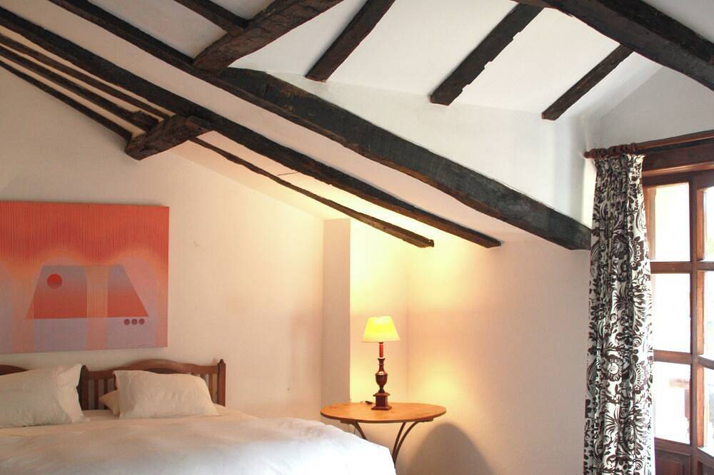 Casa Capilla del Palacio de Hualle, Comillas / playas in Treceño, Valdáliga