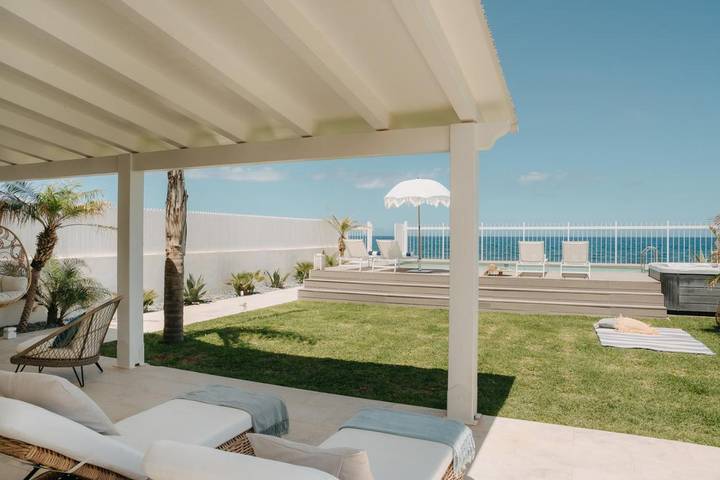 Casa vacanza per 9 persone, con Idromassaggio e Terrazza nonché Giardino e Piscina a Pollina