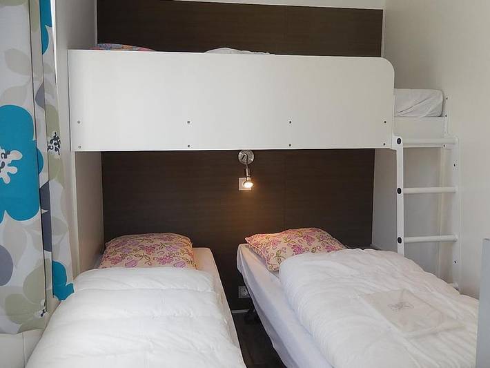 Camping Sites et Paysages - Au Clos de la Chaume - Bungalow 5 personen - Eiche 28 m² mit halbüberdachter Holzterrasse in Corcieux, Regionaler Naturpark Belchen der Vogesen