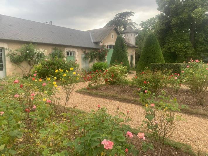 Location de vacances pour 6 personnes, avec vue ainsi que jardin et piscine à Jaunay-Clan