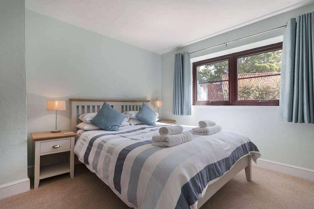 The Kelling -  a self catering cottage that sleeps 6 guests  in 3 bedrooms in Blakeney, Norfolk Coast