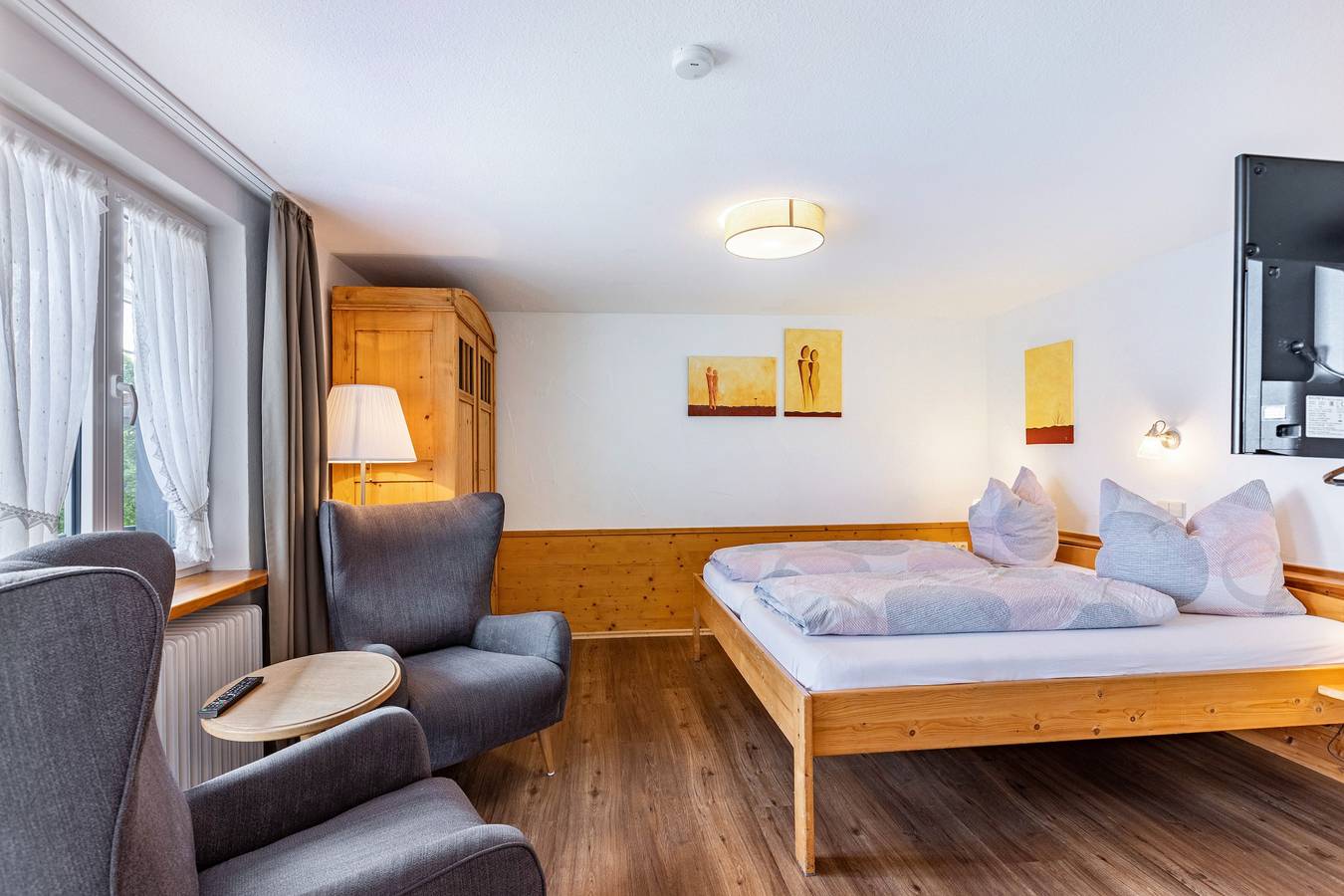 Ganzes Studio, Einzimmerapartment 'Apartment 2' mit Gemeinschaftsgarten, Balkon und Wi-Fi in Donaueschingen, Mittlerer Schwarzwald