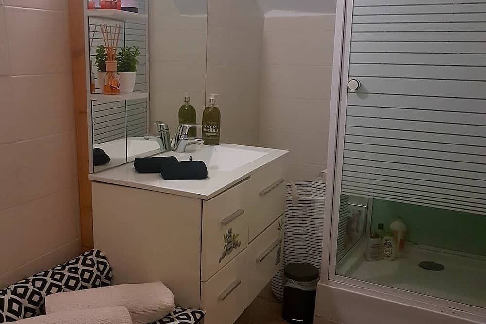 Ganze Wohnung, Apartment 57 m2 200 meters from the Port of Toulon in Toulon, Toulon Region