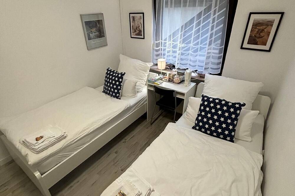 Quartier Wenzelnberg kleines Doppelzimmer Raum 1 in Langenfeld (Rheinland), Düsseldorf und Umgebung