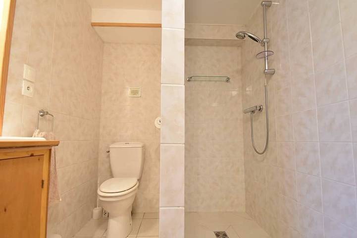 Location de vacances pour 4 personnes, avec terrasse ainsi que piscine et jardin à Chaumard - 4