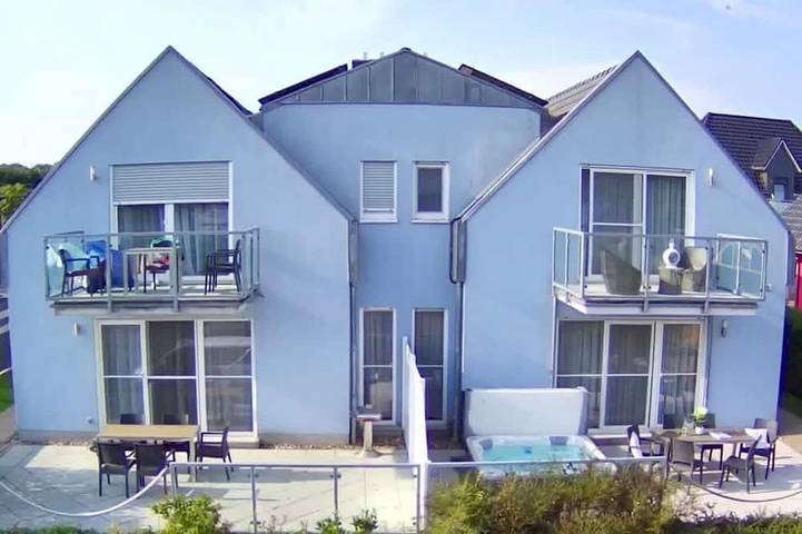 Ferienhaus für 18 Personen, mit Balkon und Whirlpool sowie Garten in Göhren-Lebbin